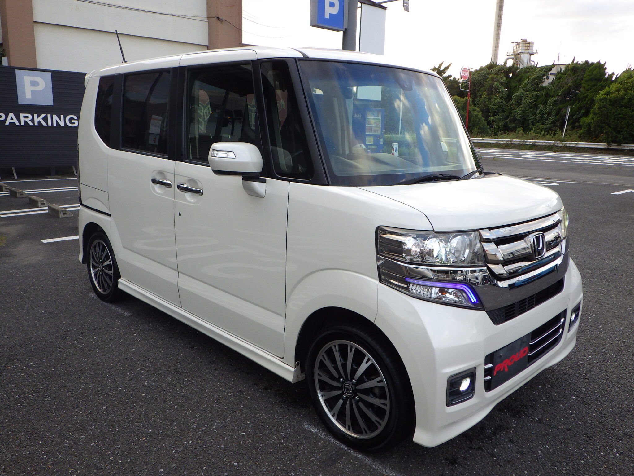 ホンダ N-BOXカスタムの画像6