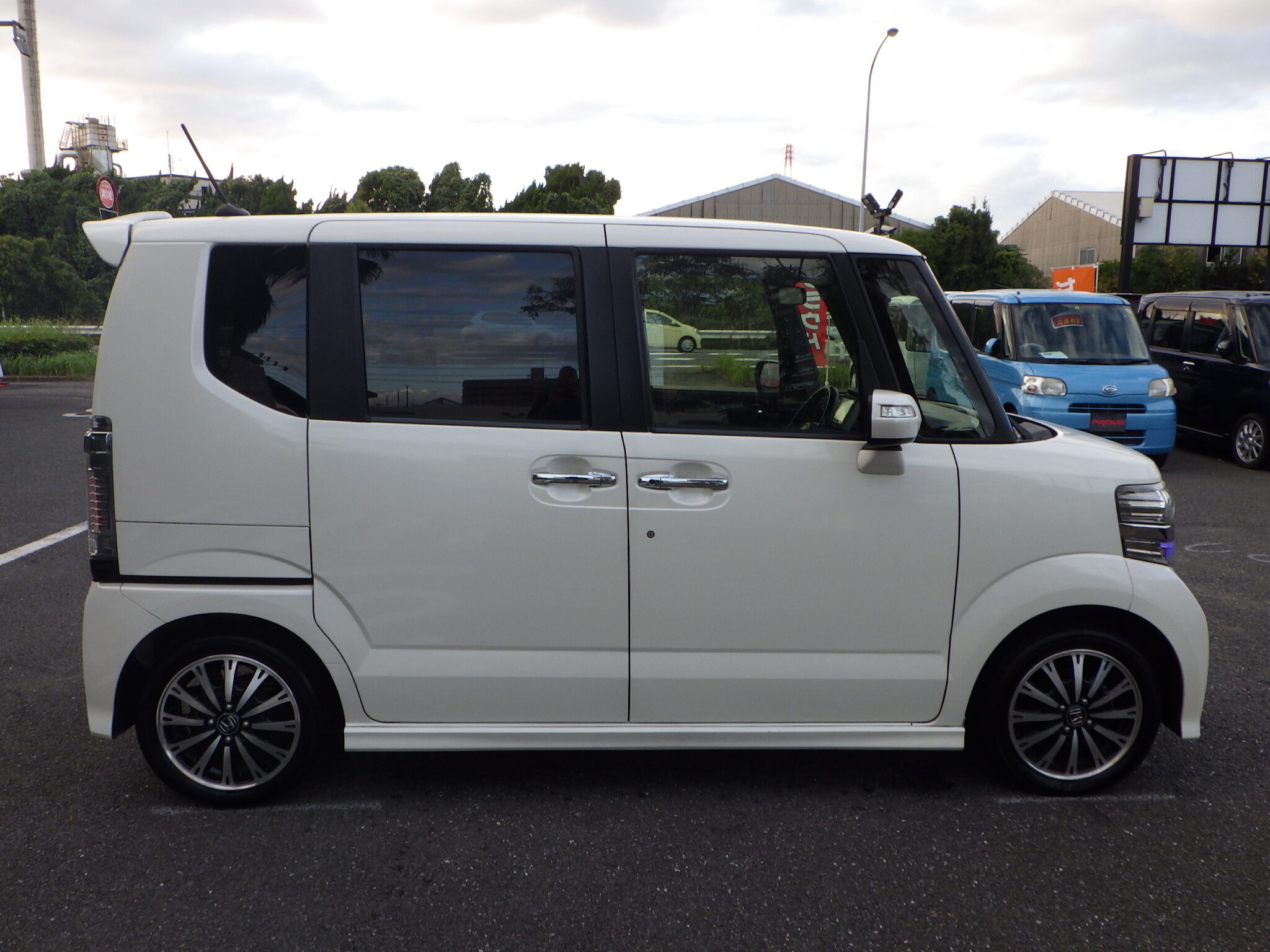 ホンダ N-BOXカスタムの画像8