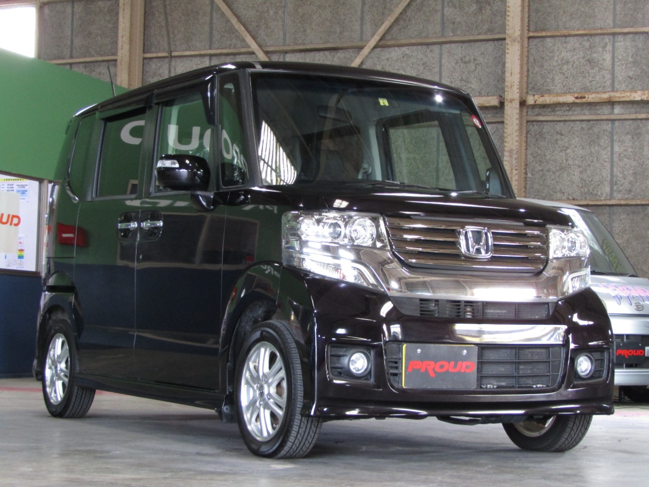 ホンダ N-BOXカスタムの画像3
