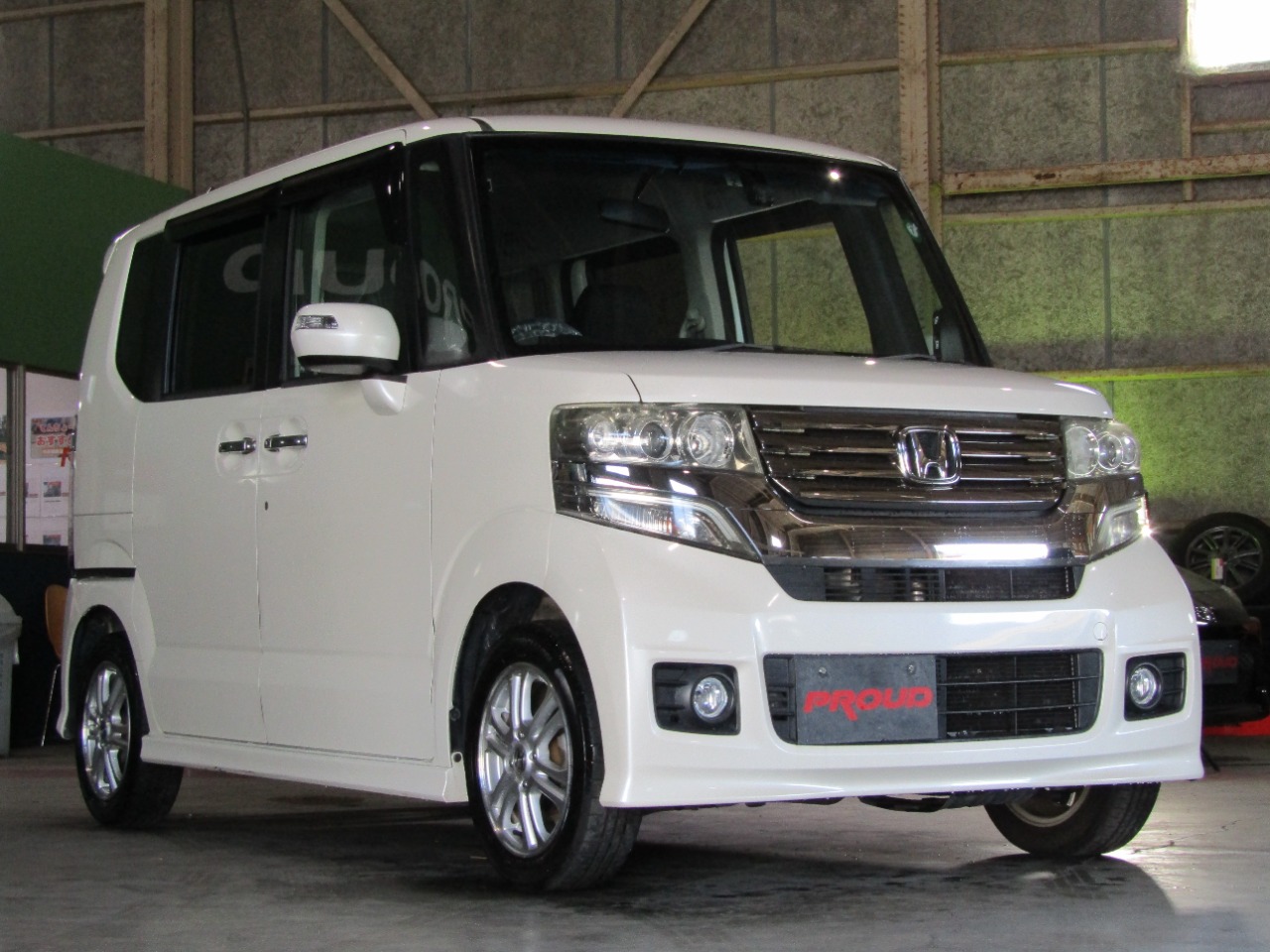 ホンダ N-BOXカスタムの画像3