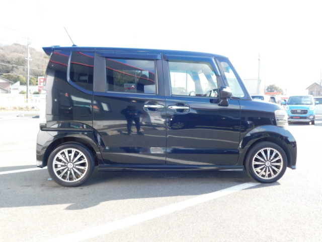 ホンダ N-BOXカスタムの画像4
