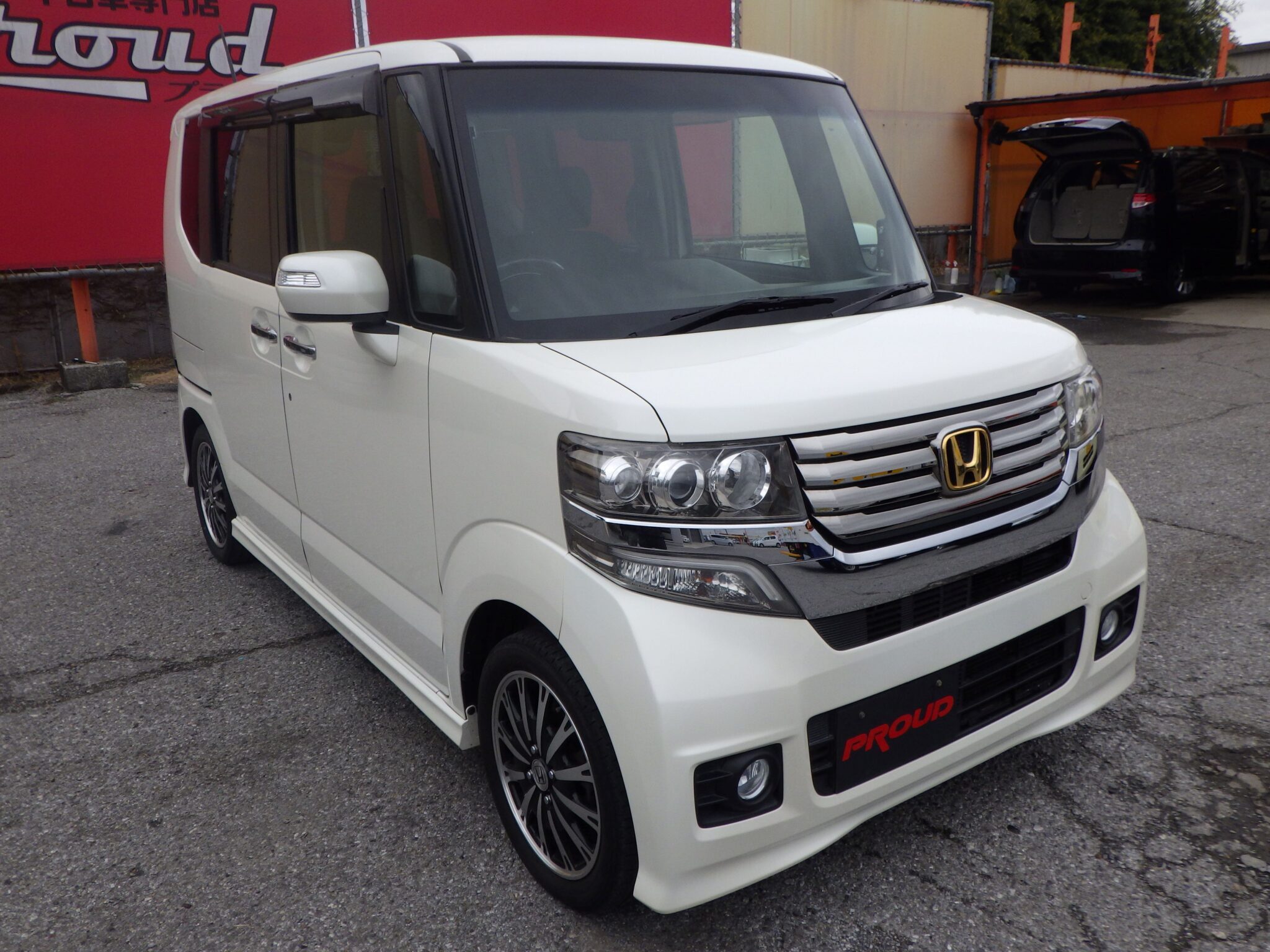 ホンダ N-BOXカスタムの画像3