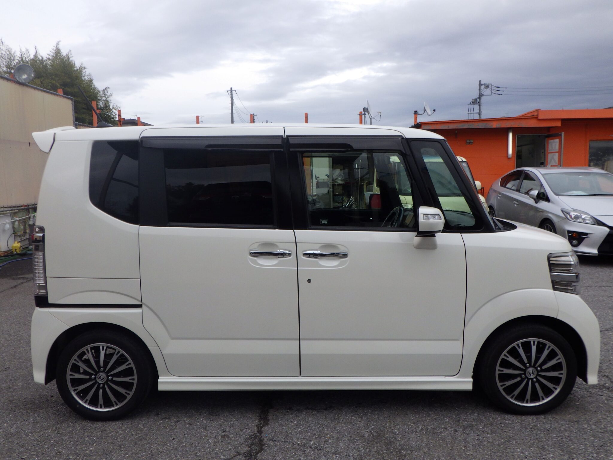 ホンダ N-BOXカスタムの画像4