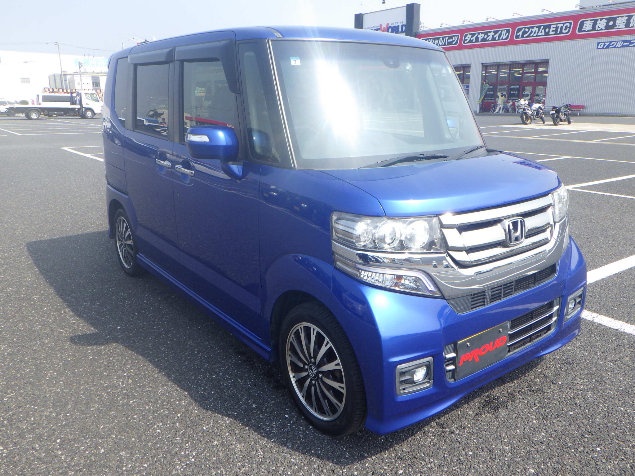 ホンダ N-BOXカスタムの画像3