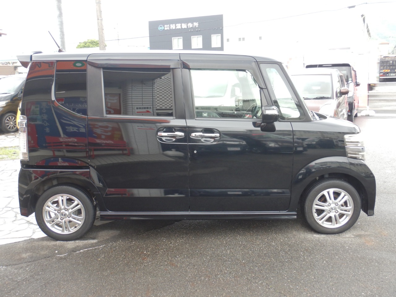 ホンダ N-BOXカスタムの画像4