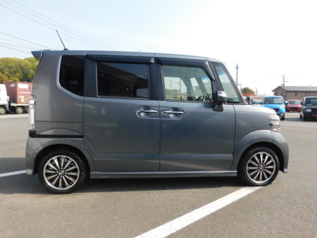 ホンダ N-BOXカスタムの画像4