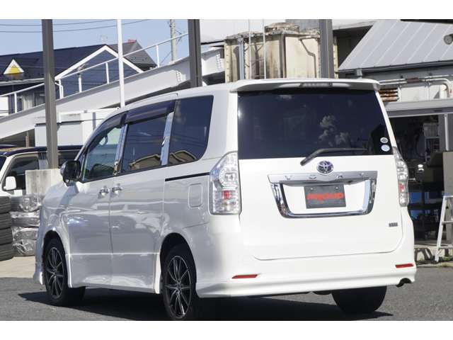 トヨタ ヴォクシーの画像4