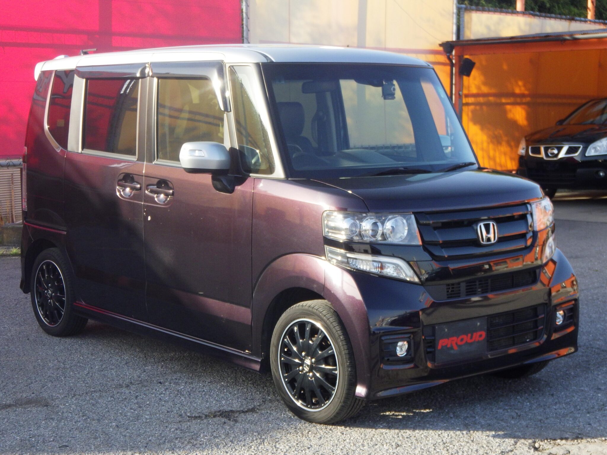 ホンダ N-BOXカスタムの画像3