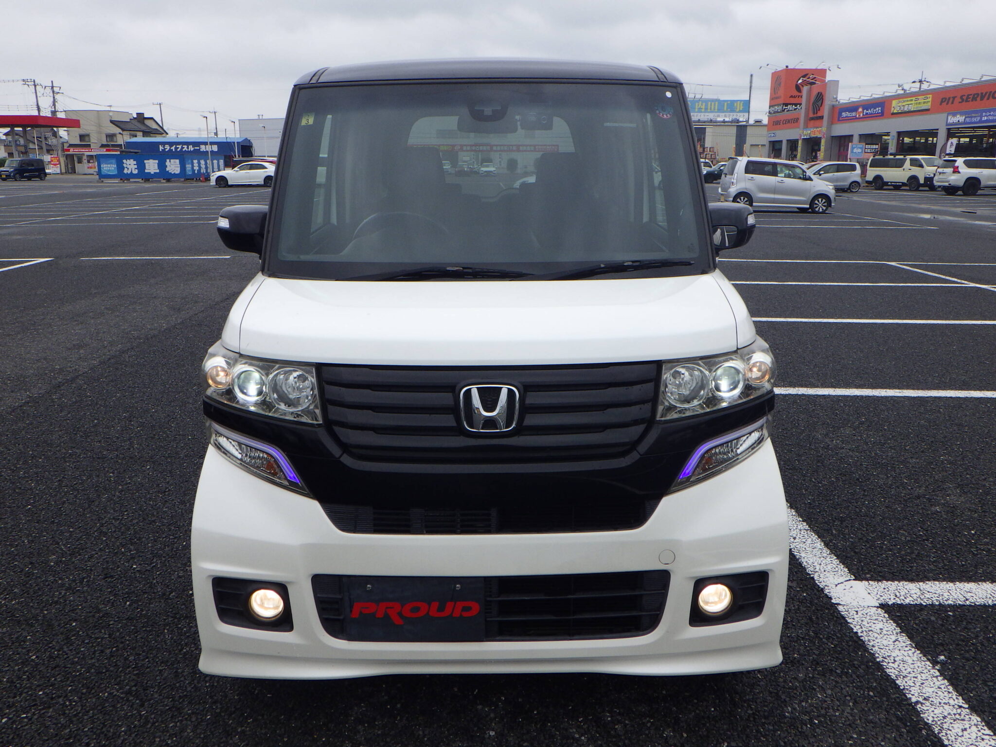 ホンダ N-BOXカスタムの画像2