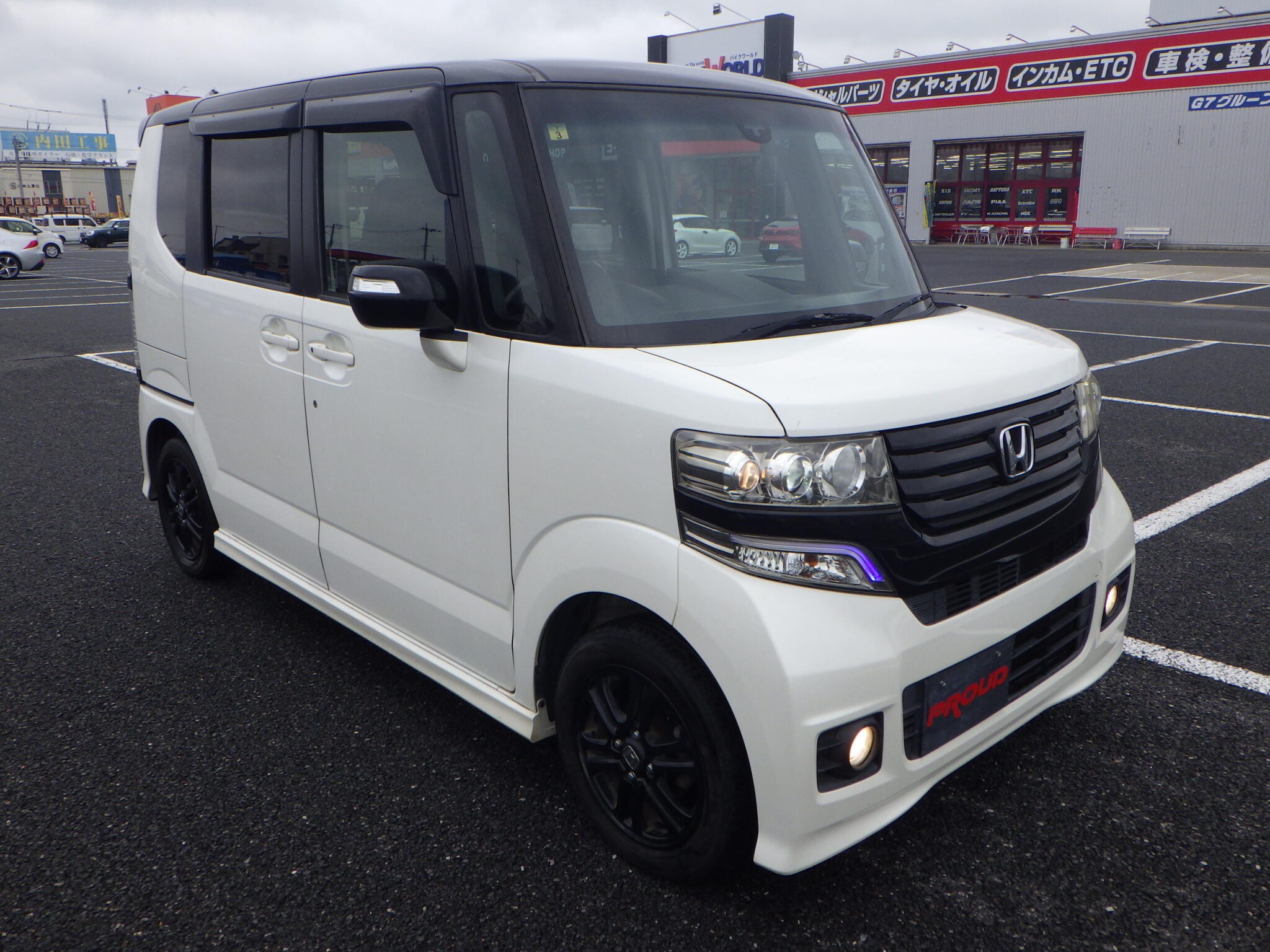 ホンダ N-BOXカスタムの画像3