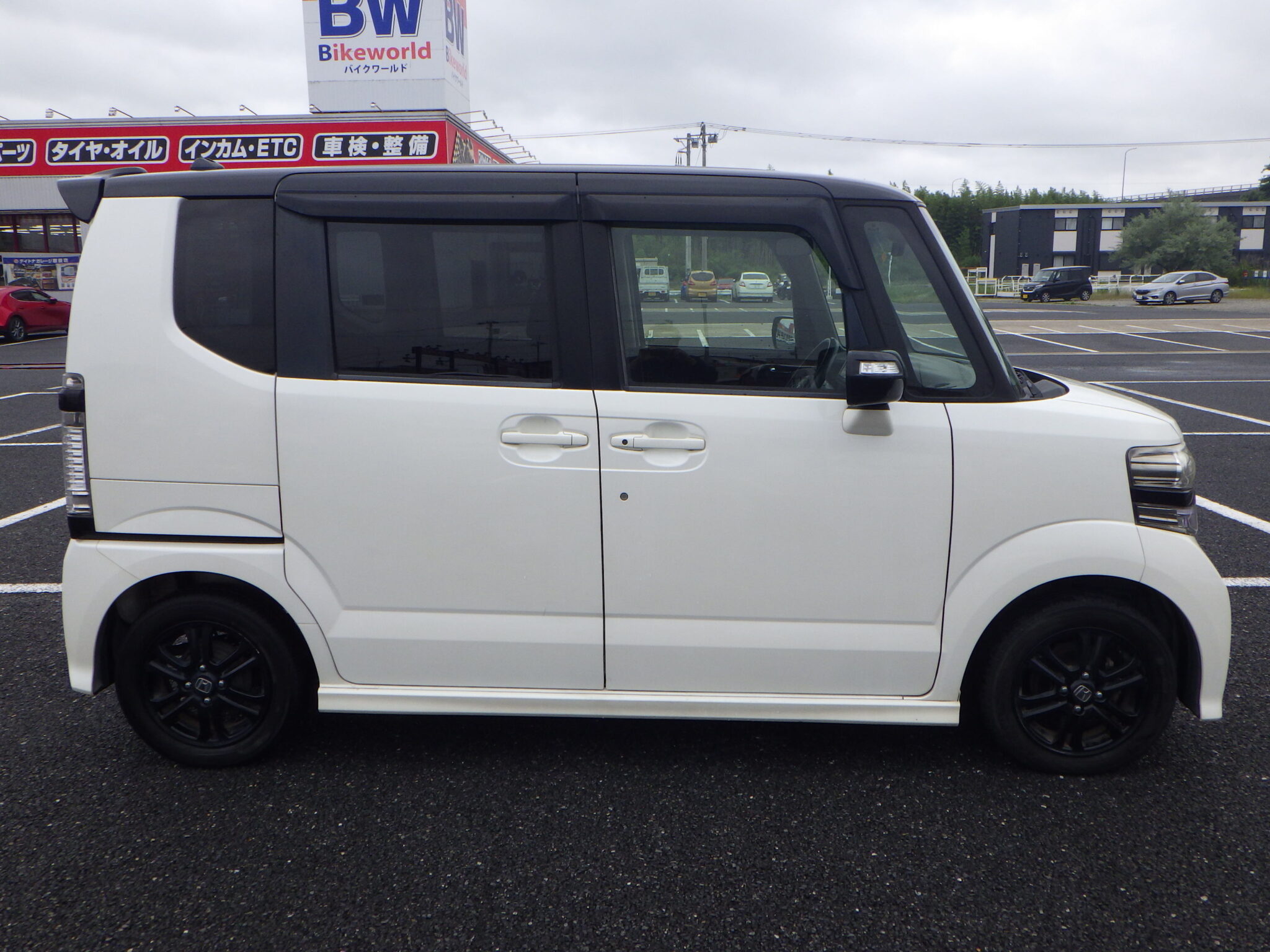 ホンダ N-BOXカスタムの画像4