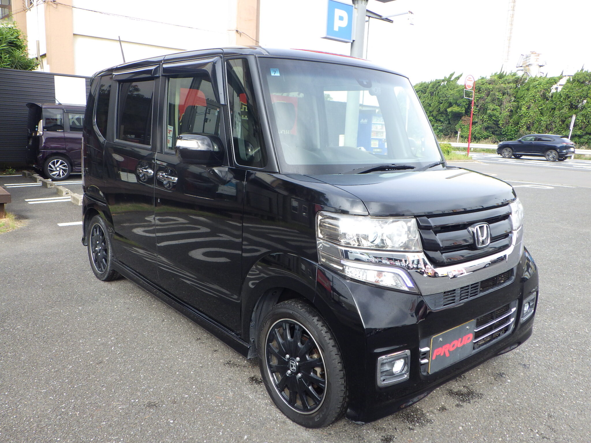 ホンダ N-BOXカスタムの画像3