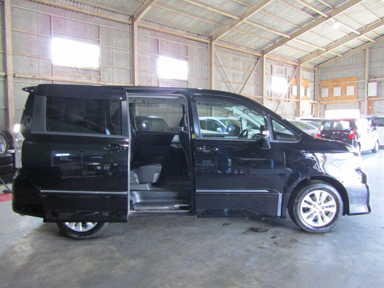 トヨタ ヴォクシーの画像4