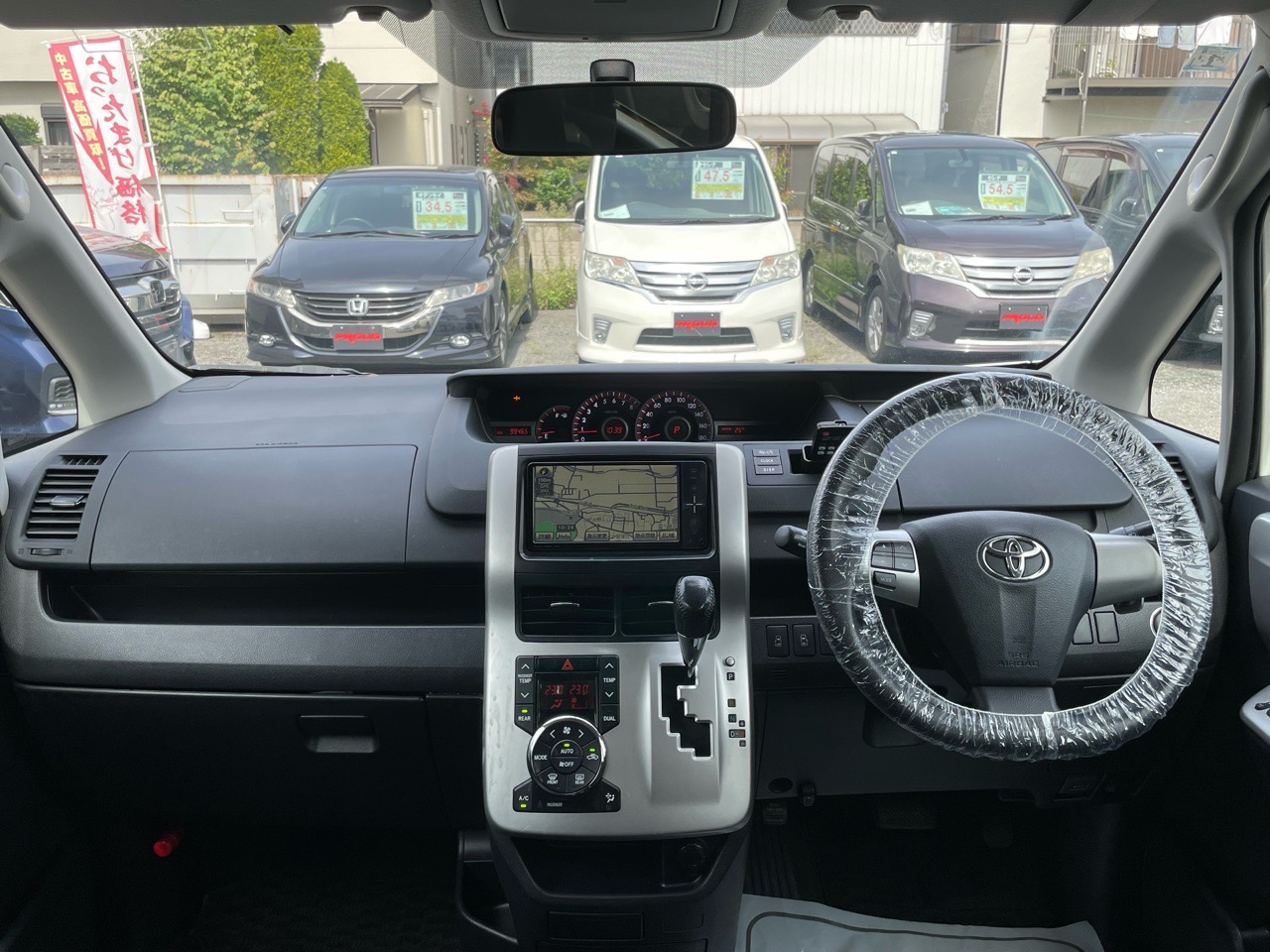 トヨタ ヴォクシーの画像5