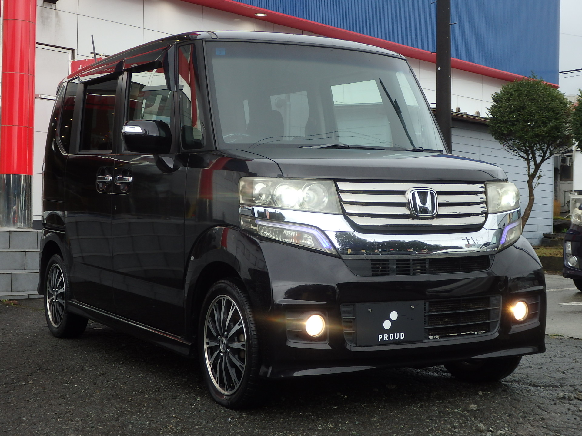 ホンダ N-BOXカスタムの画像3