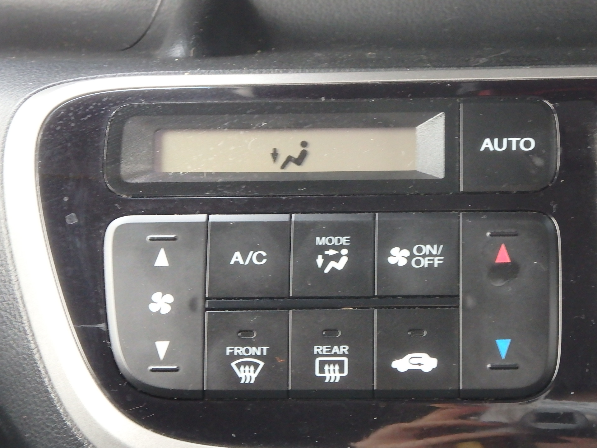 ホンダ N-BOXカスタムの画像16