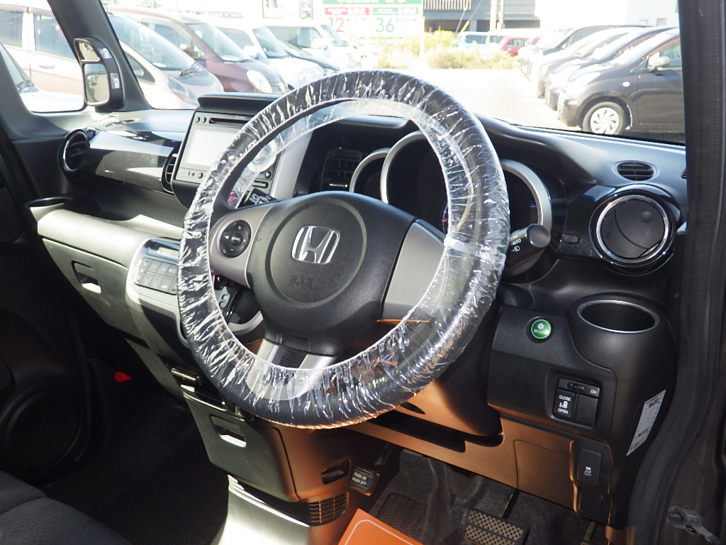 ホンダ N-BOXカスタムの画像2