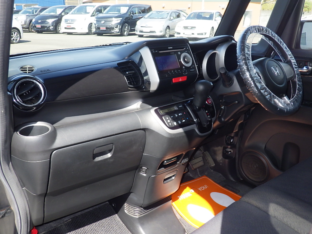 ホンダ N-BOXカスタムの画像5