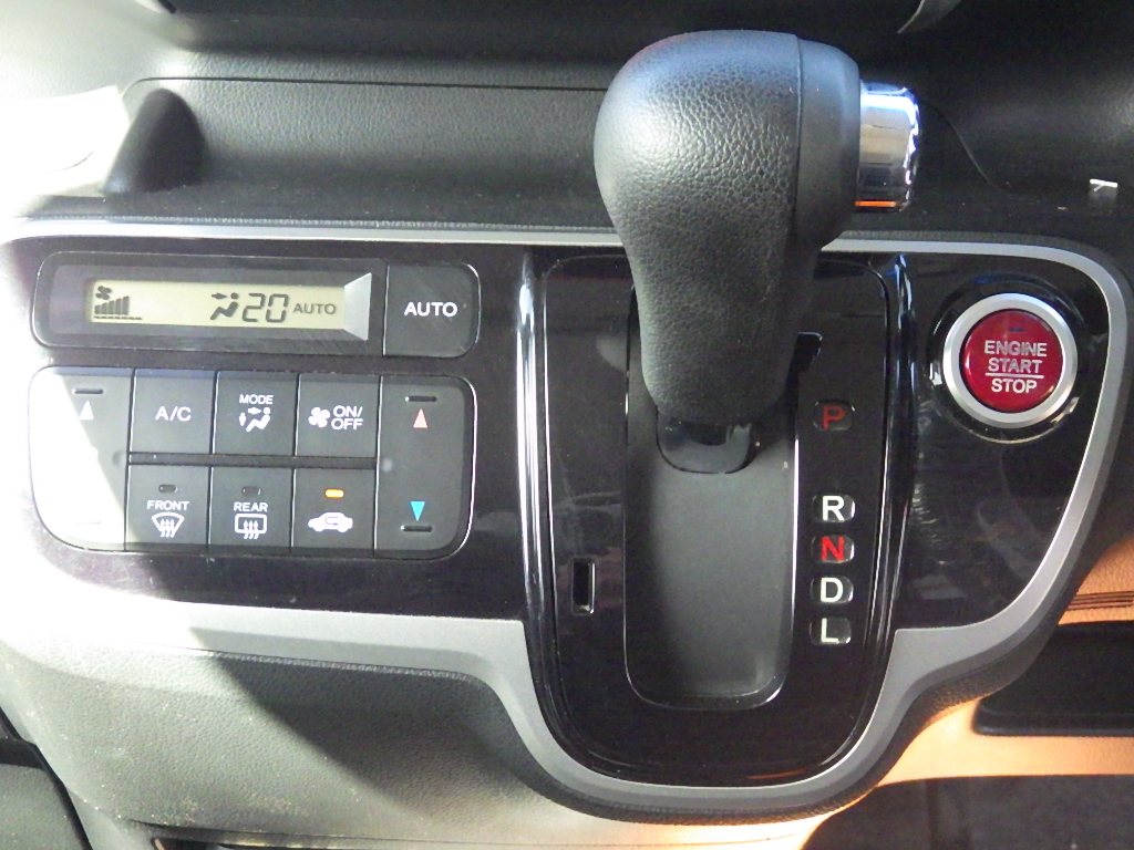 ホンダ N-BOXカスタムの画像14