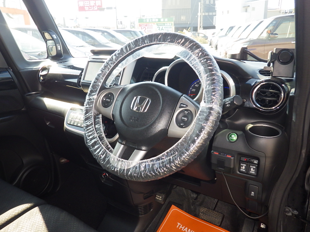 ホンダ N-BOXカスタムの画像2