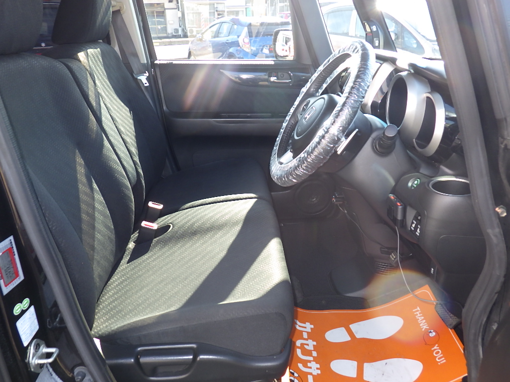 ホンダ N-BOXカスタムの画像3