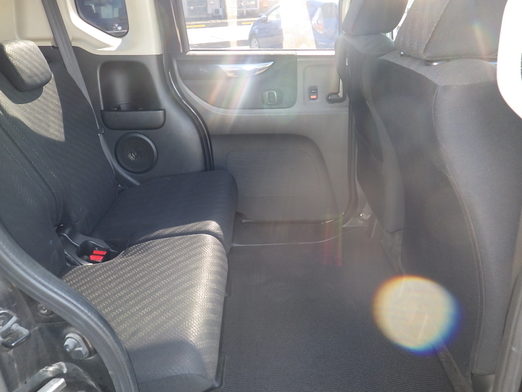 ホンダ N-BOXカスタムの画像4