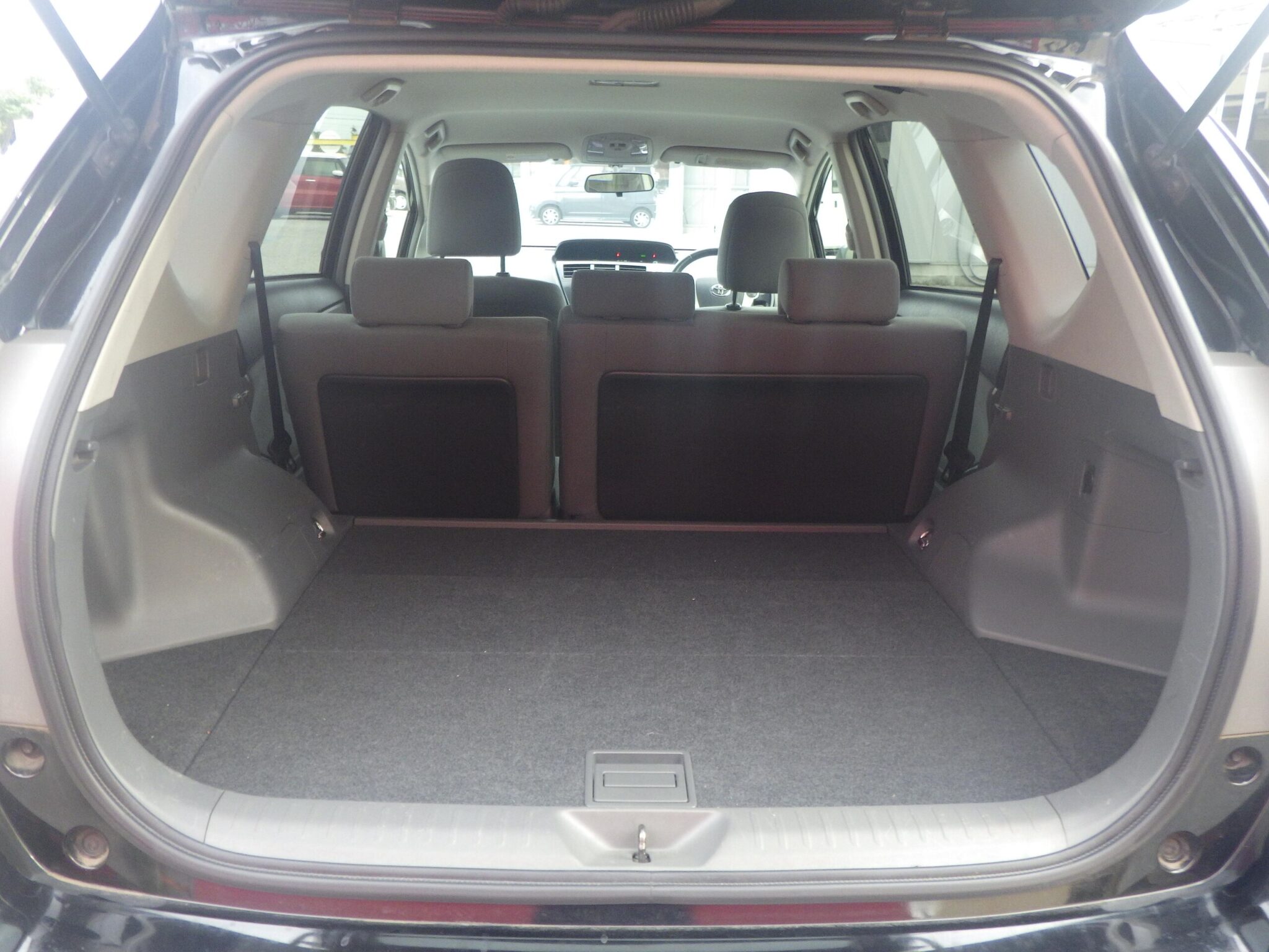 トヨタ プリウスαの画像18