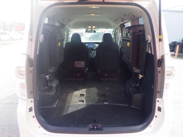 トヨタ ヴォクシーの画像20