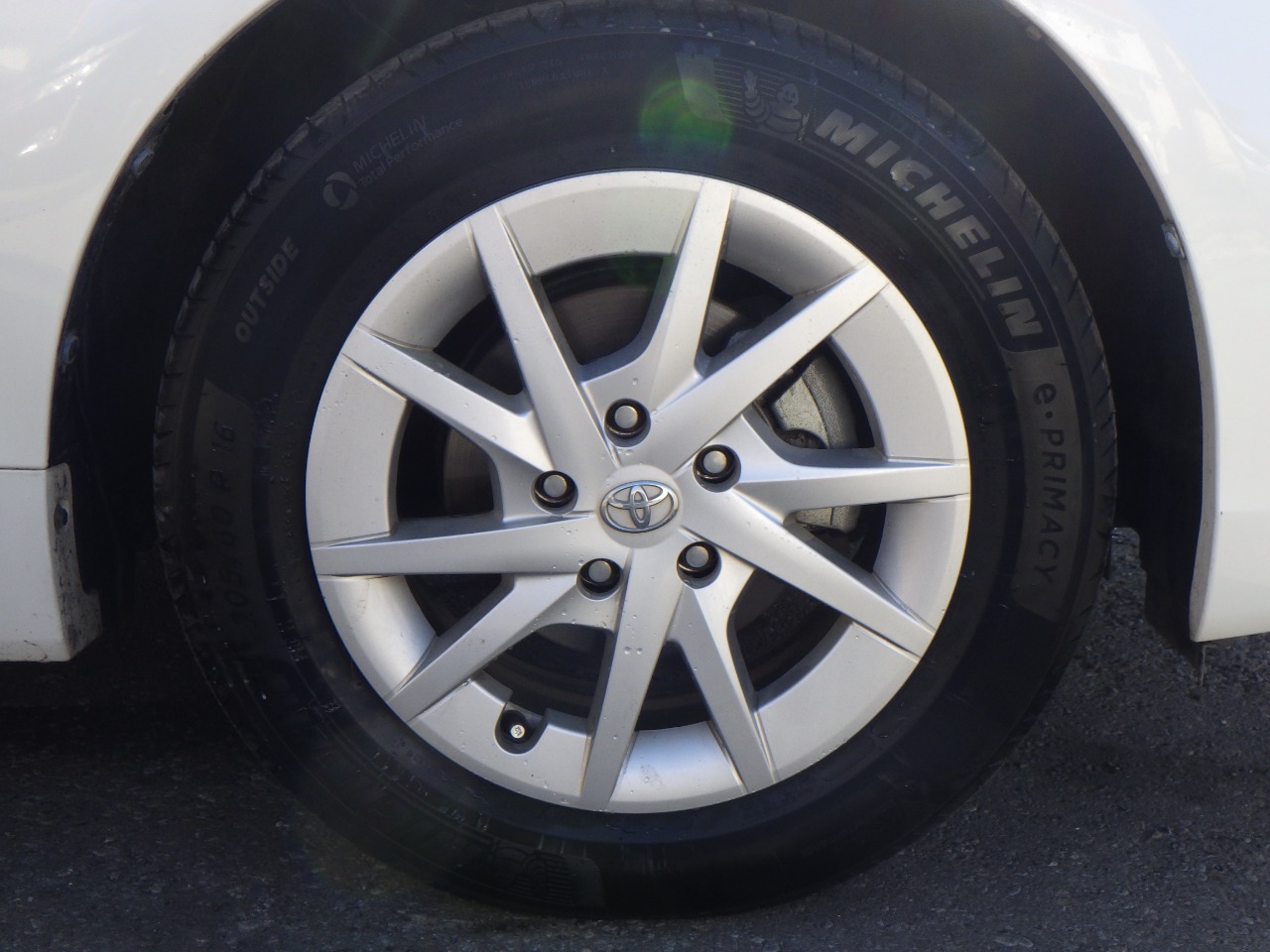トヨタ プリウスαの画像4
