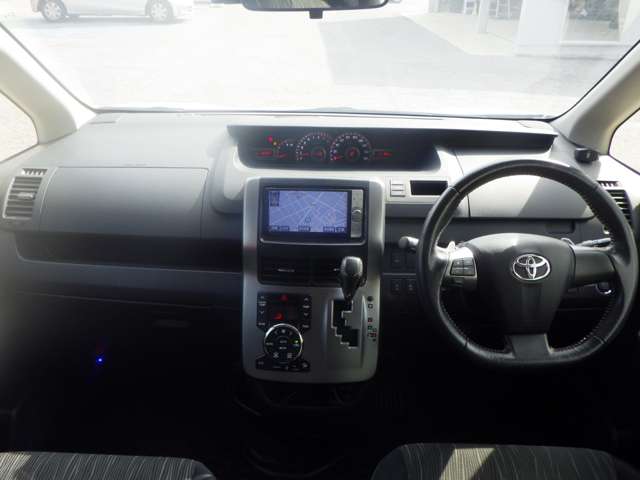トヨタ ヴォクシーの画像9