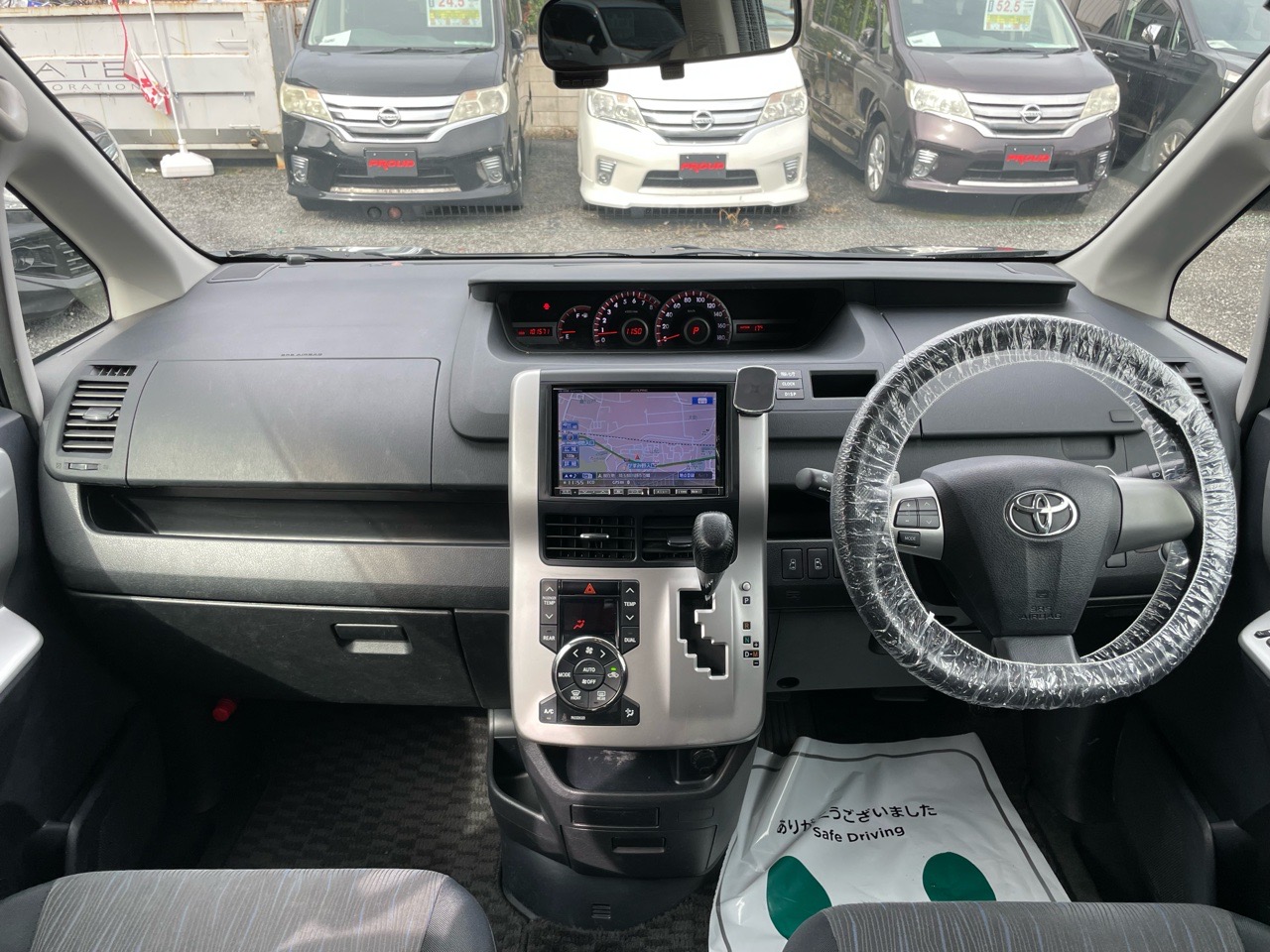 トヨタ ヴォクシーの画像5