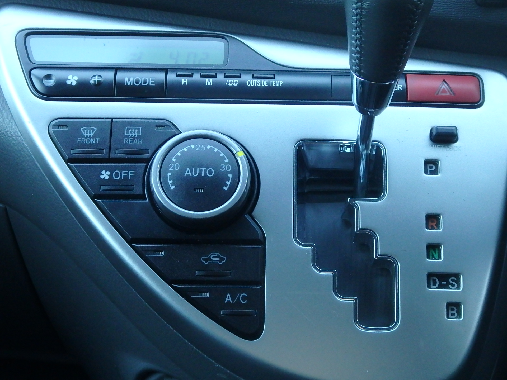 トヨタ アイシスの画像17