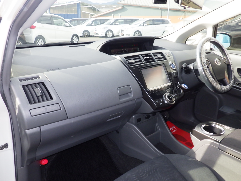 トヨタ プリウスαの画像5