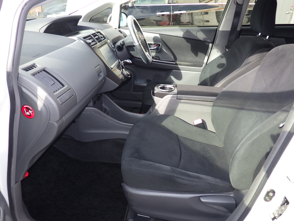 トヨタ プリウスαの画像6