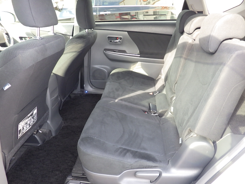 トヨタ プリウスαの画像7