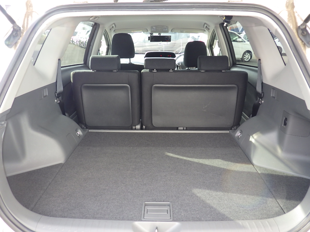 トヨタ プリウスαの画像8