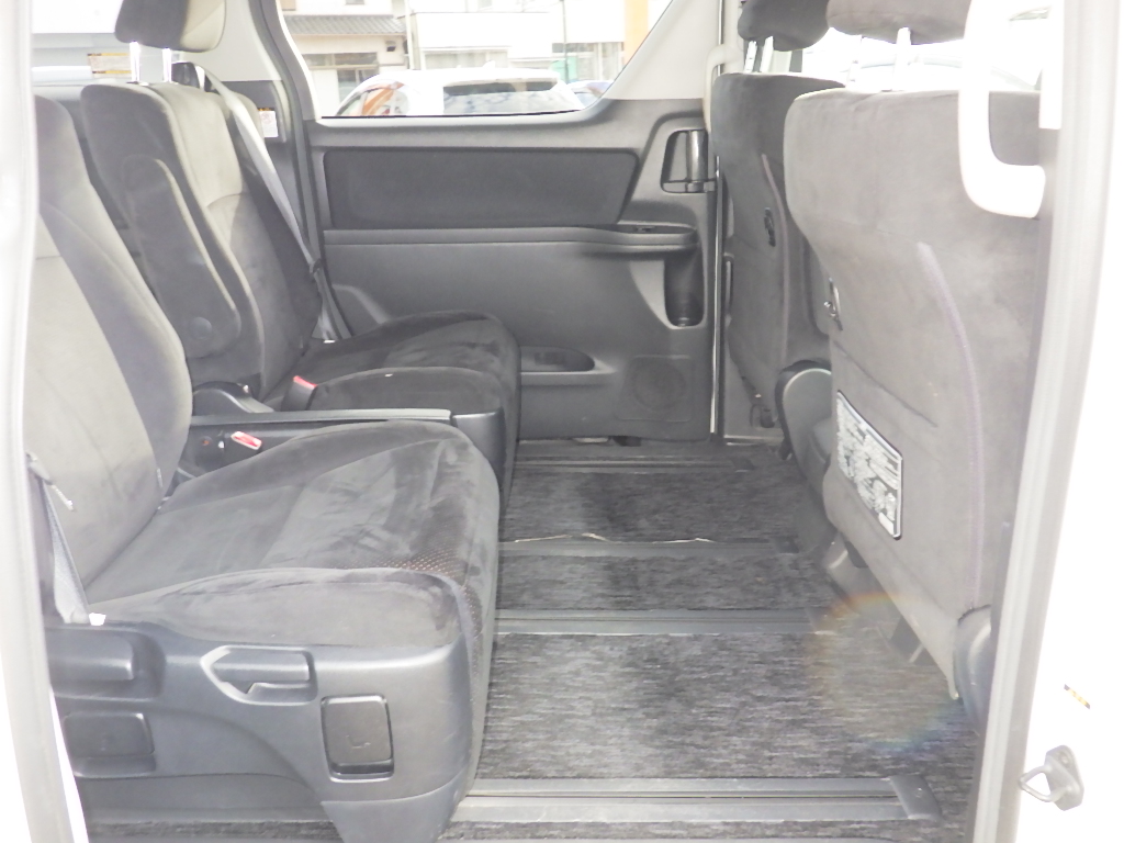 トヨタ ヴェルファイアの画像4