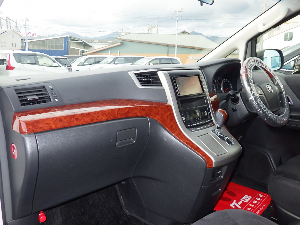 トヨタ ヴェルファイアの画像5