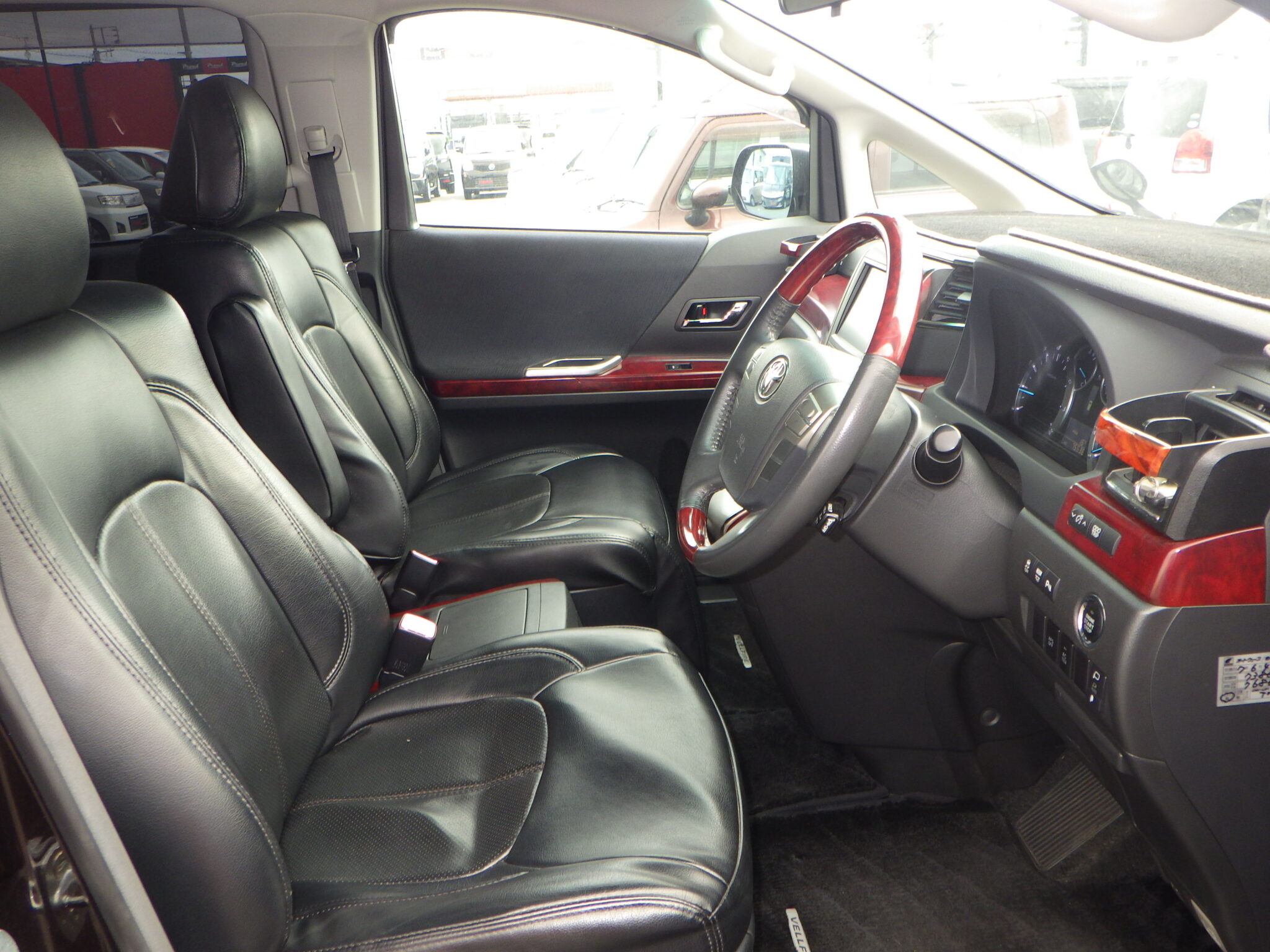 トヨタ ヴェルファイアの画像9