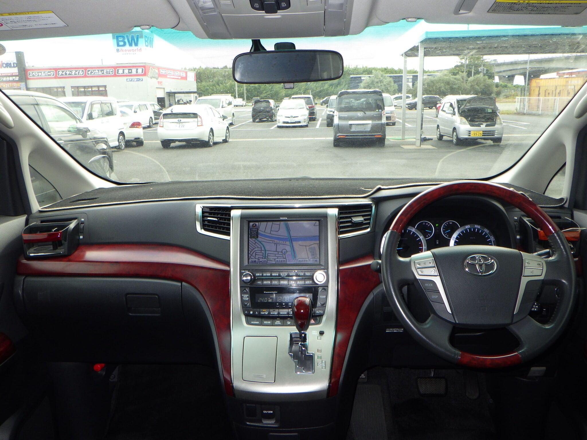 トヨタ ヴェルファイアの画像12
