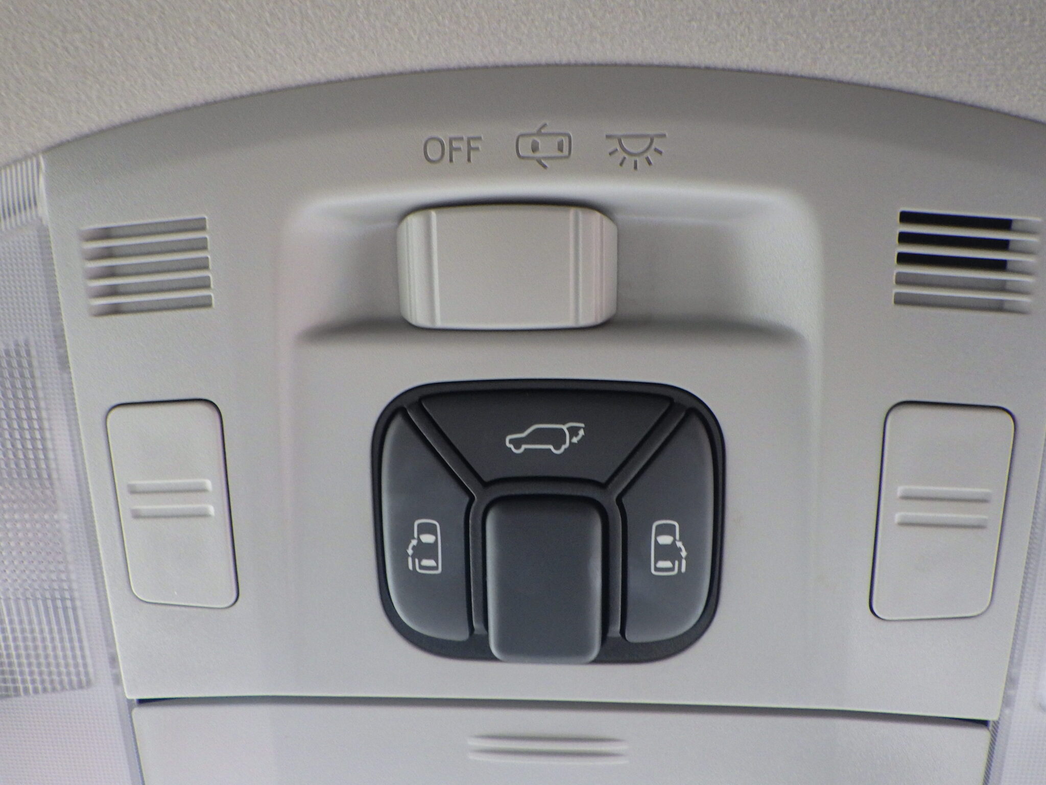 トヨタ ヴェルファイアの画像17