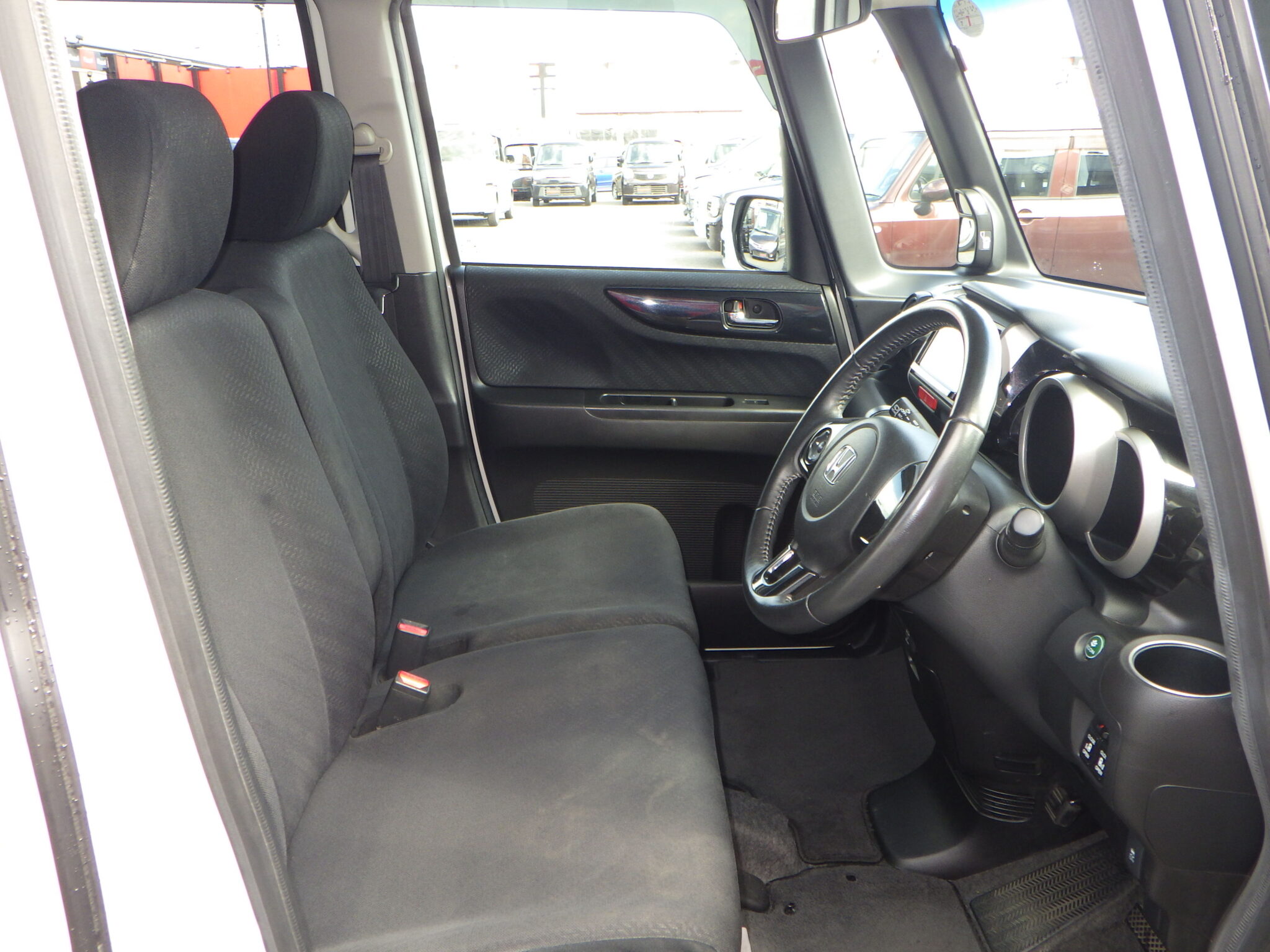 ホンダ N-BOXカスタムの画像9