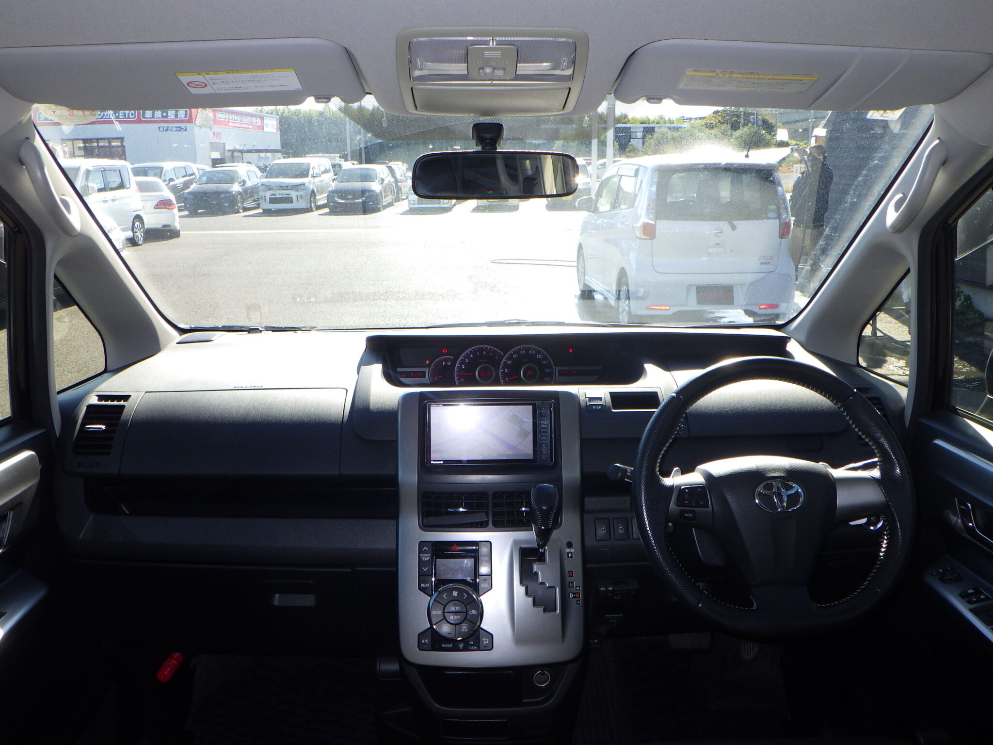 トヨタ ヴォクシーの画像12