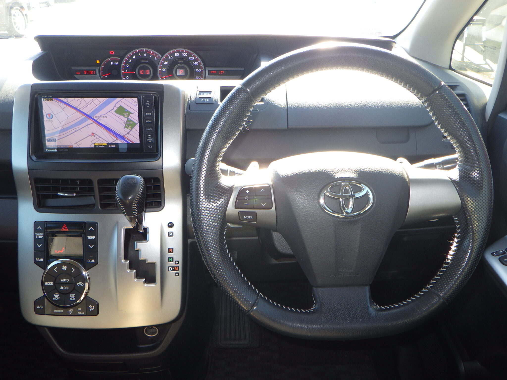 トヨタ ヴォクシーの画像13