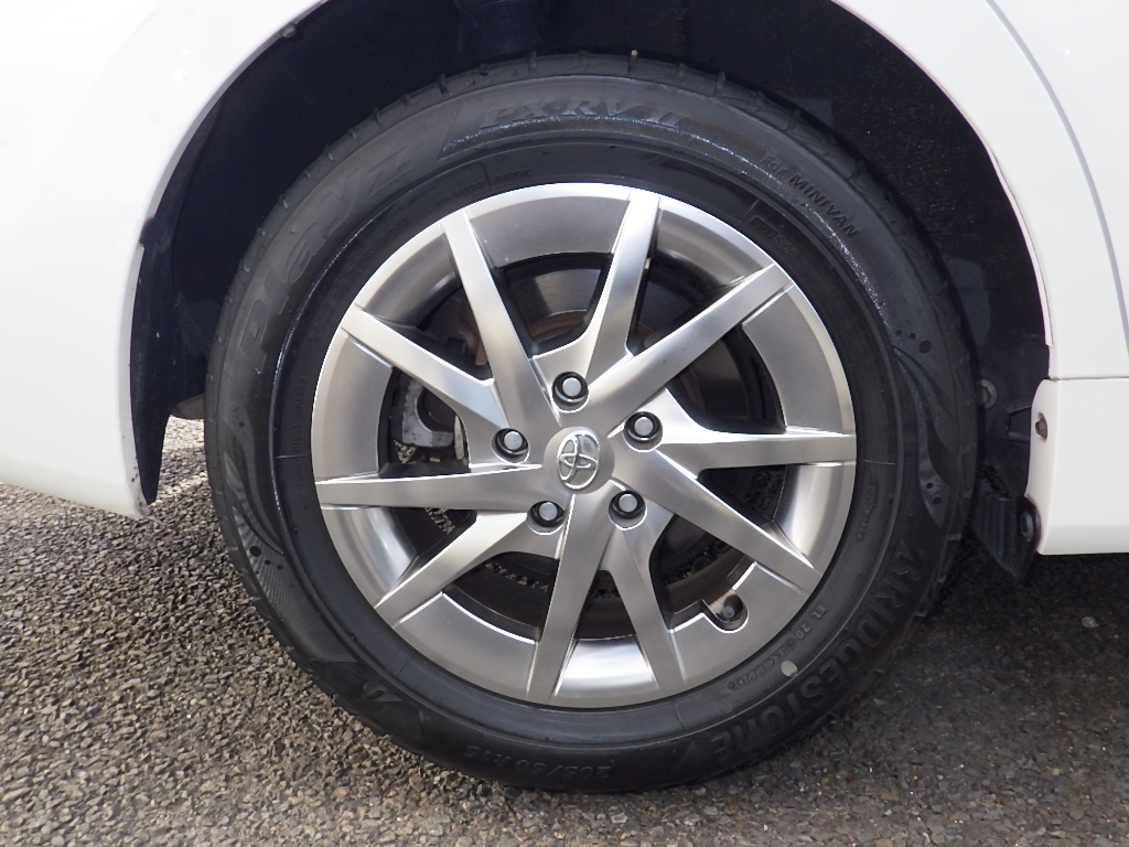 トヨタ プリウスαの画像15