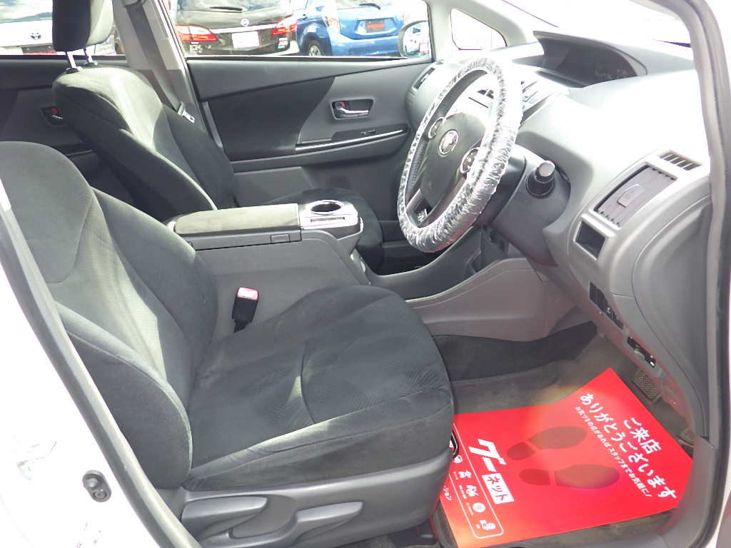 トヨタ プリウスαの画像3