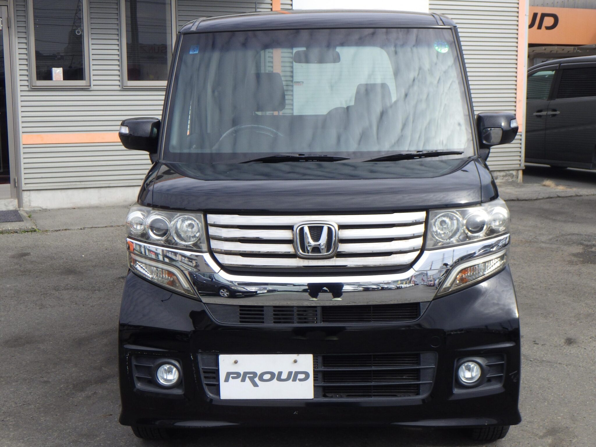ホンダ N-BOXカスタムの画像2