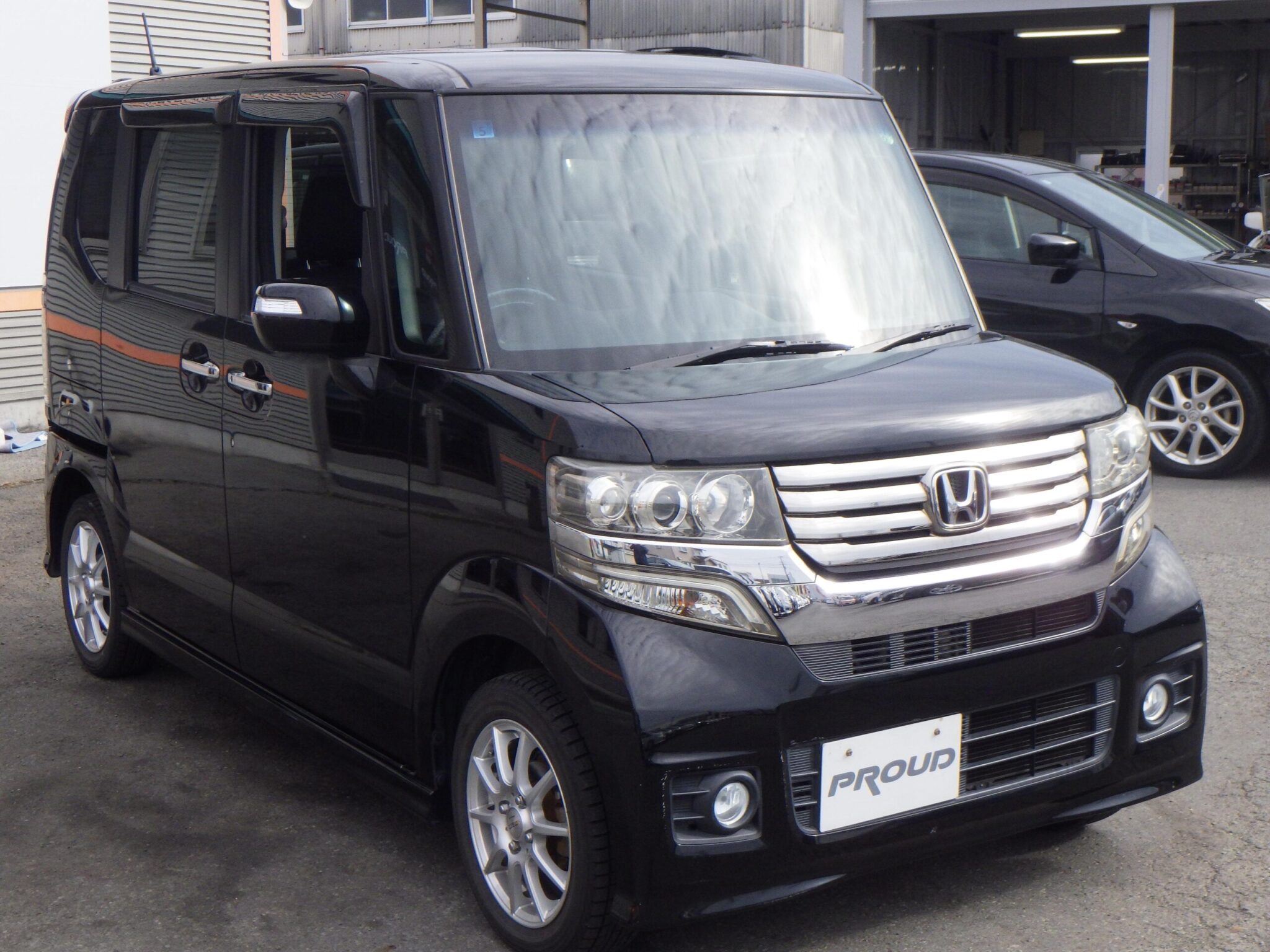 ホンダ N-BOXカスタムの画像3