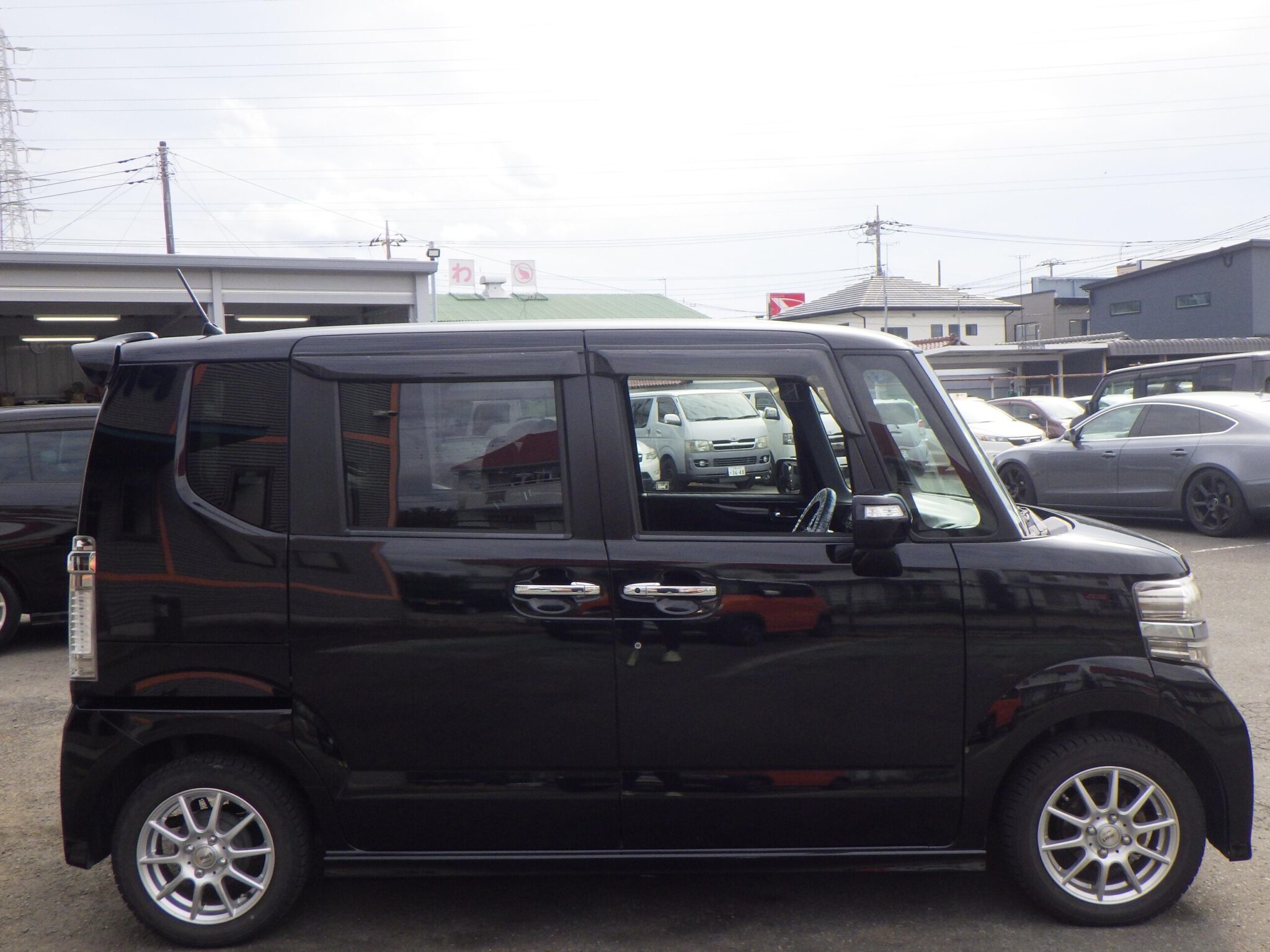 ホンダ N-BOXカスタムの画像4