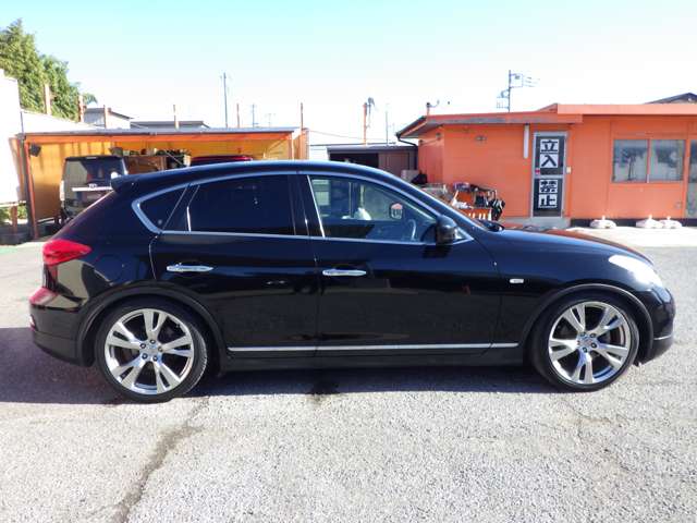 日産 スカイラインクロスオーバーの画像4